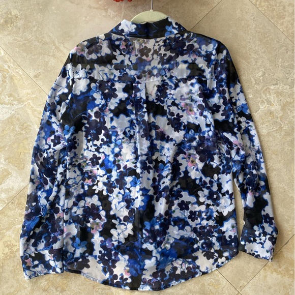 Express Blue and Black Floral Blouse - Picture 2 of 9